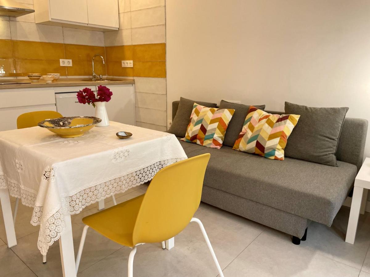 Apartamentos Madreselva Fernan Perez Exterior foto